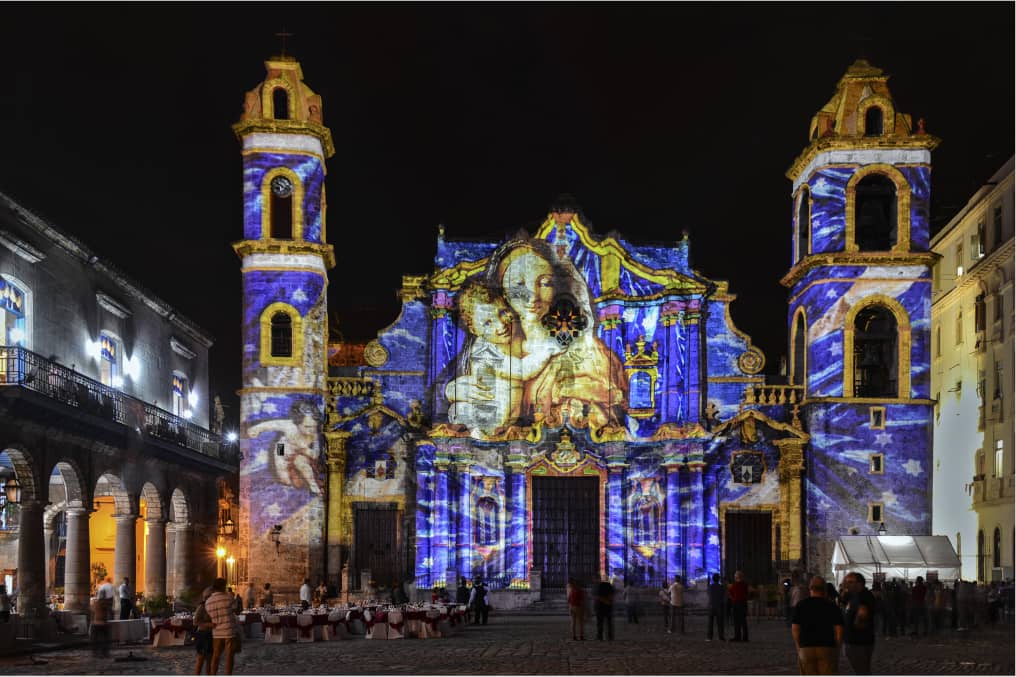 Proyección nocturna sobre la fachada de la Catedral